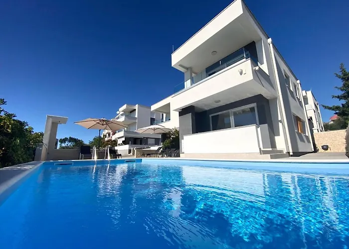 Fantasy Pool Villa