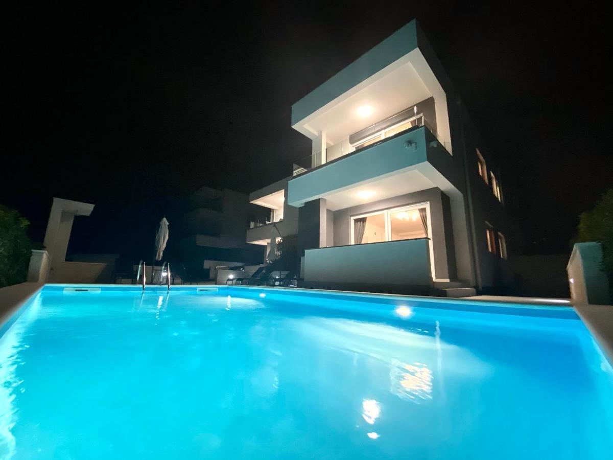 Fantasy Pool Apartment *