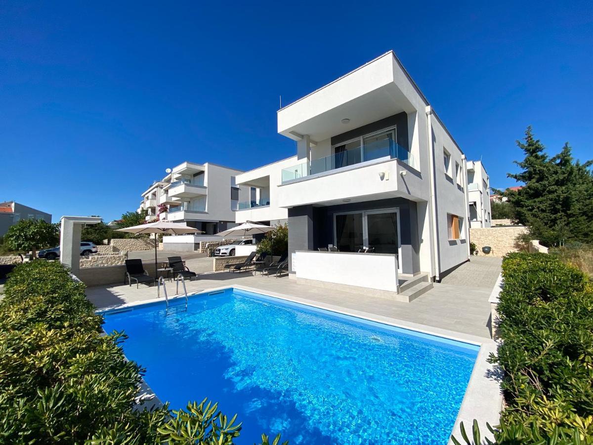 Fantasy Pool Apartment Novalja